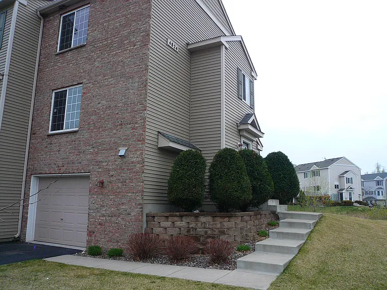 4824 Elm Dr N #6 — Photo 1
