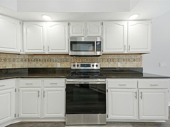 4th image of 504 Stratfield Dr