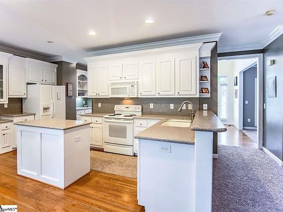 4th image of 402 Worchester Pl