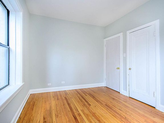 5th image of 3010 W Ainslie St APT 02S