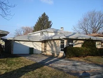 15320 Blackstone Ave photo 1
