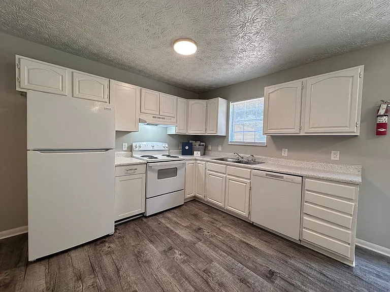 2021 N Sizer Ave #L — Photo 44