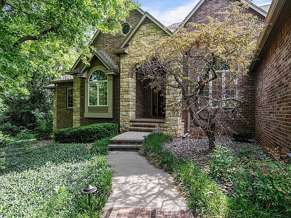 2nd image of 1644 E Tiara Pines Pl