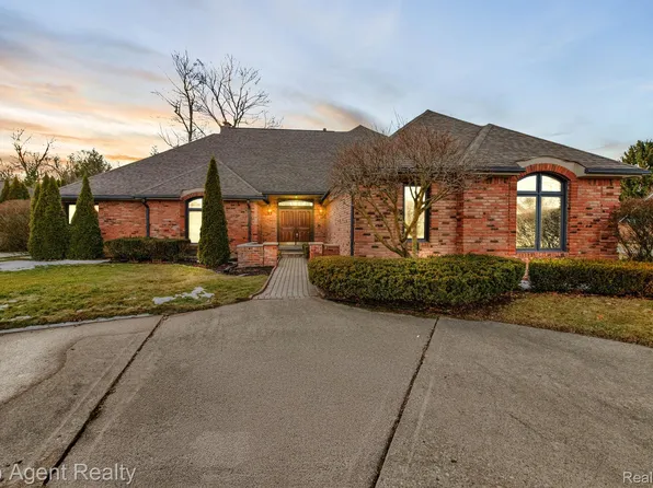 4871 Rivers Edge Dr, Troy, MI 48098