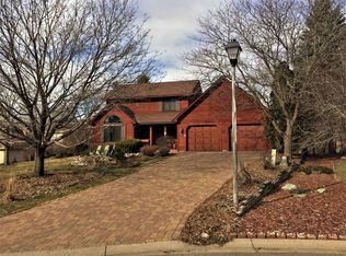 13522 Lower Elkwood Ct, Apple Valley, MN 55124