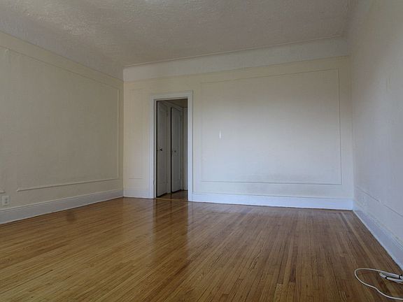 3rd image of 4545 46th St APT 2B