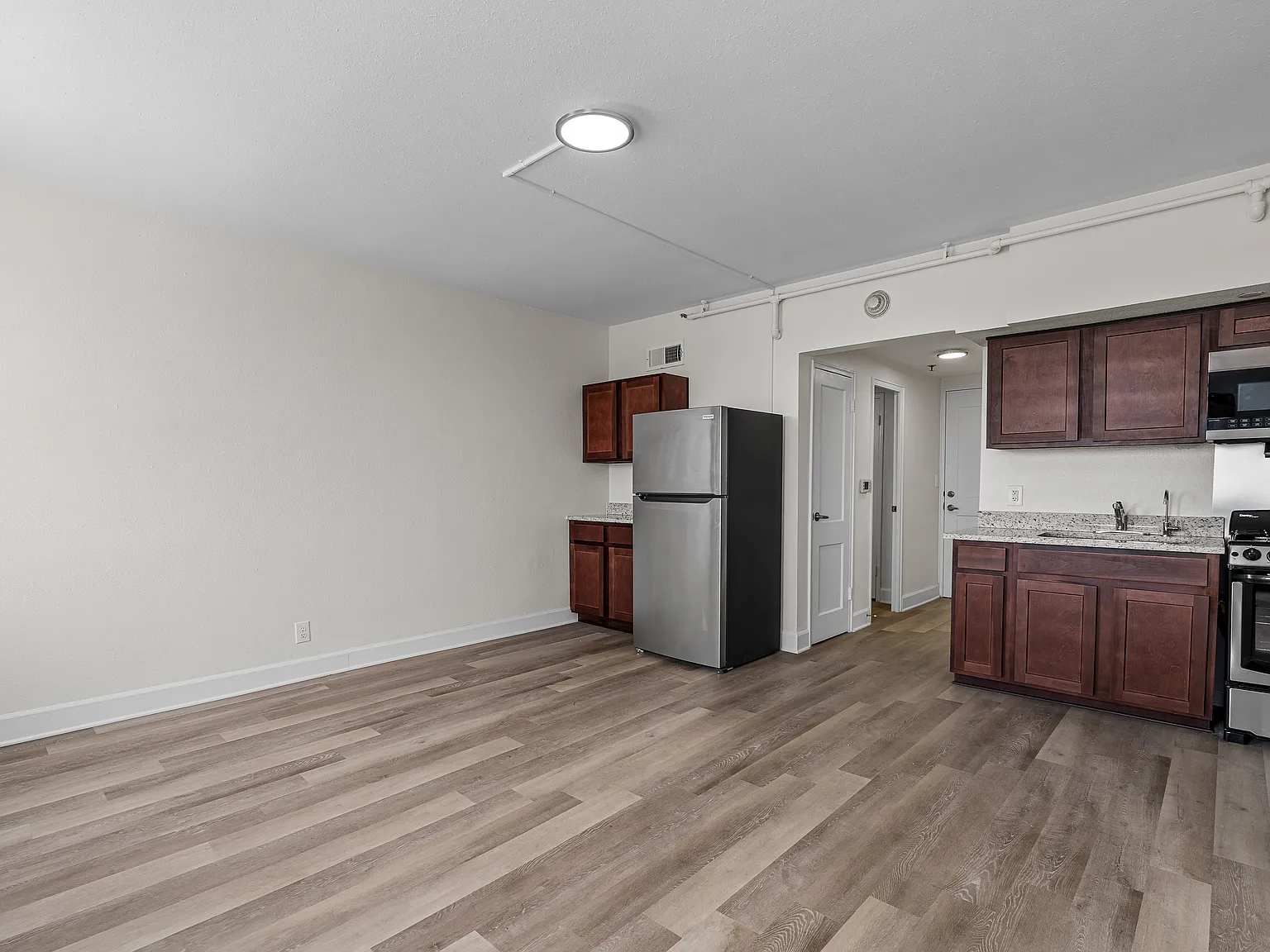 Fairmont Tower Apartments — Photo 3
