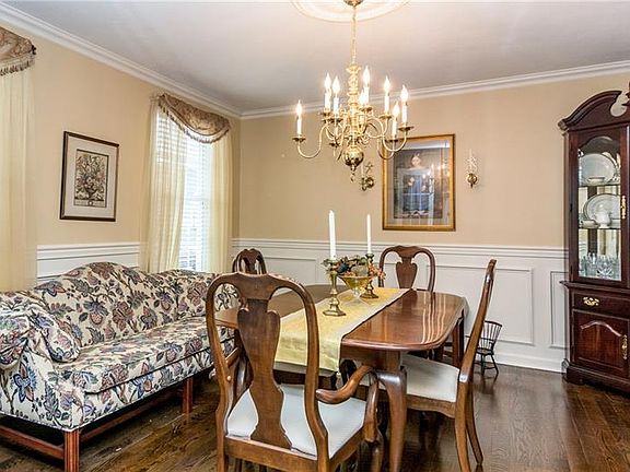 4th image of 104 Macintosh Ct