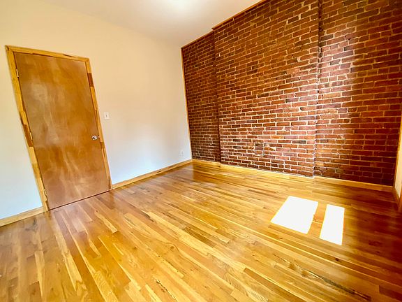 3rd image of 321 E 85th St APT 4B