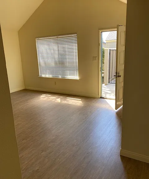 Laurelwood Gardens standard entry way