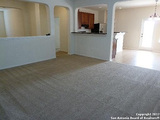 4th image of 4402 Glendale Wood