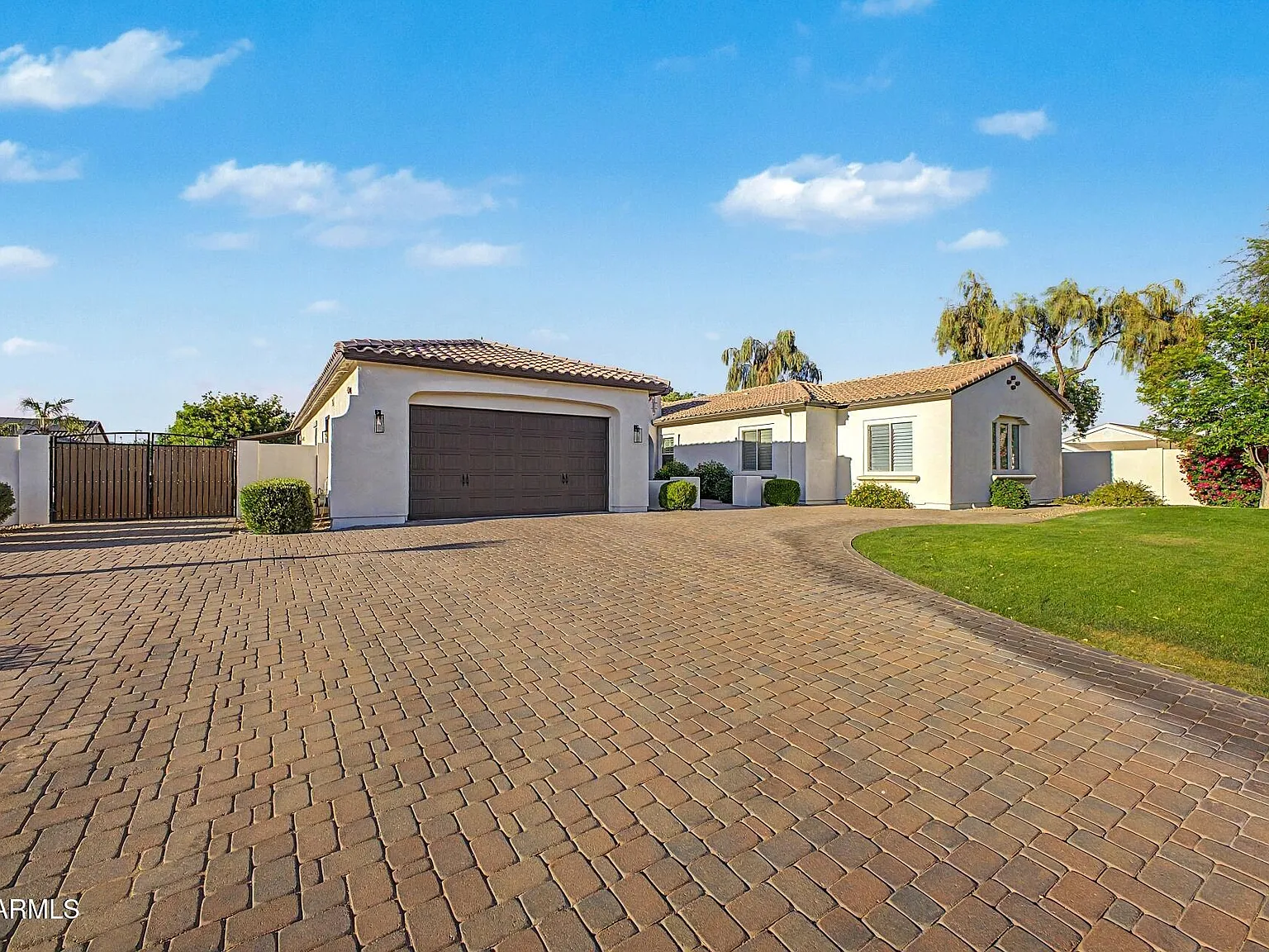 4 bed, 5.0 bath, 4025 sqft, $5,999 — Photo 4