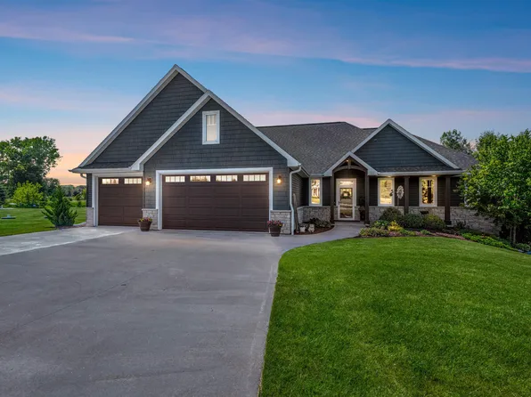 W7500 Cross Country Ln, Hortonville, WI 54944