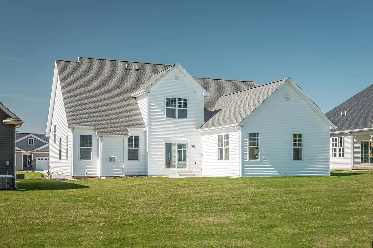 5 bed, 3.5 bath, 4016 sqft, $4,400 — Photo 2