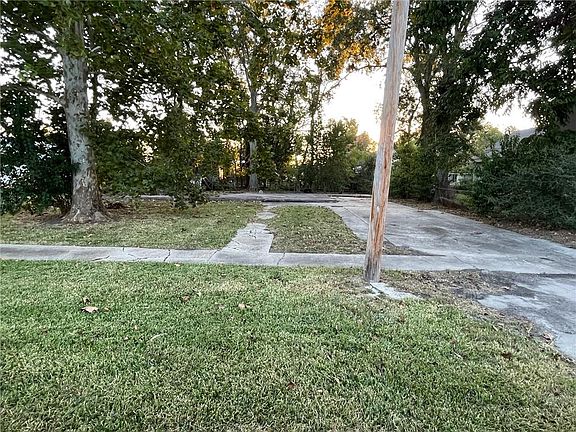 3rd image of 2309 Cypress St