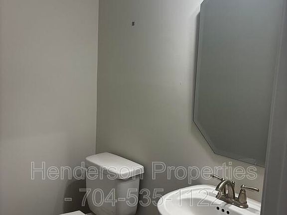 5th image of 3810 Amalia Pl
