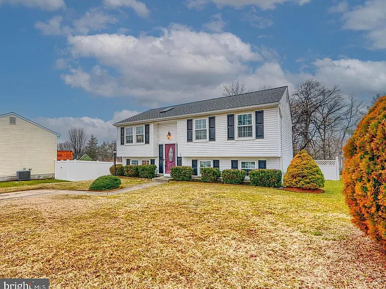 8908 Golden Tree Ln — Photo 2