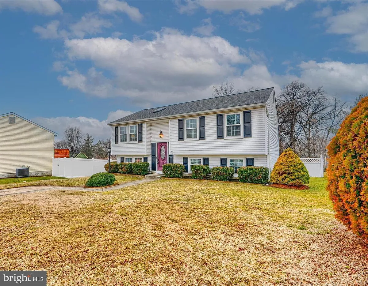 Building Photo - 8908 Golden Tree Ln