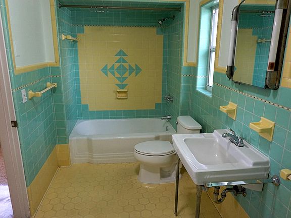 5th image of 2720 W Saint John St