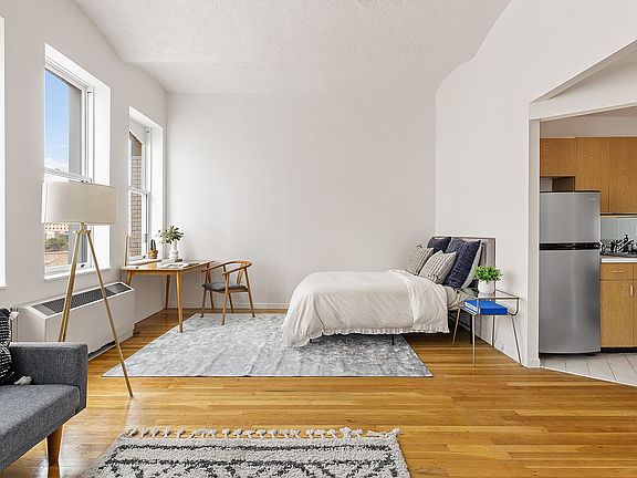 3rd image of 9 Barrow St APT 7E