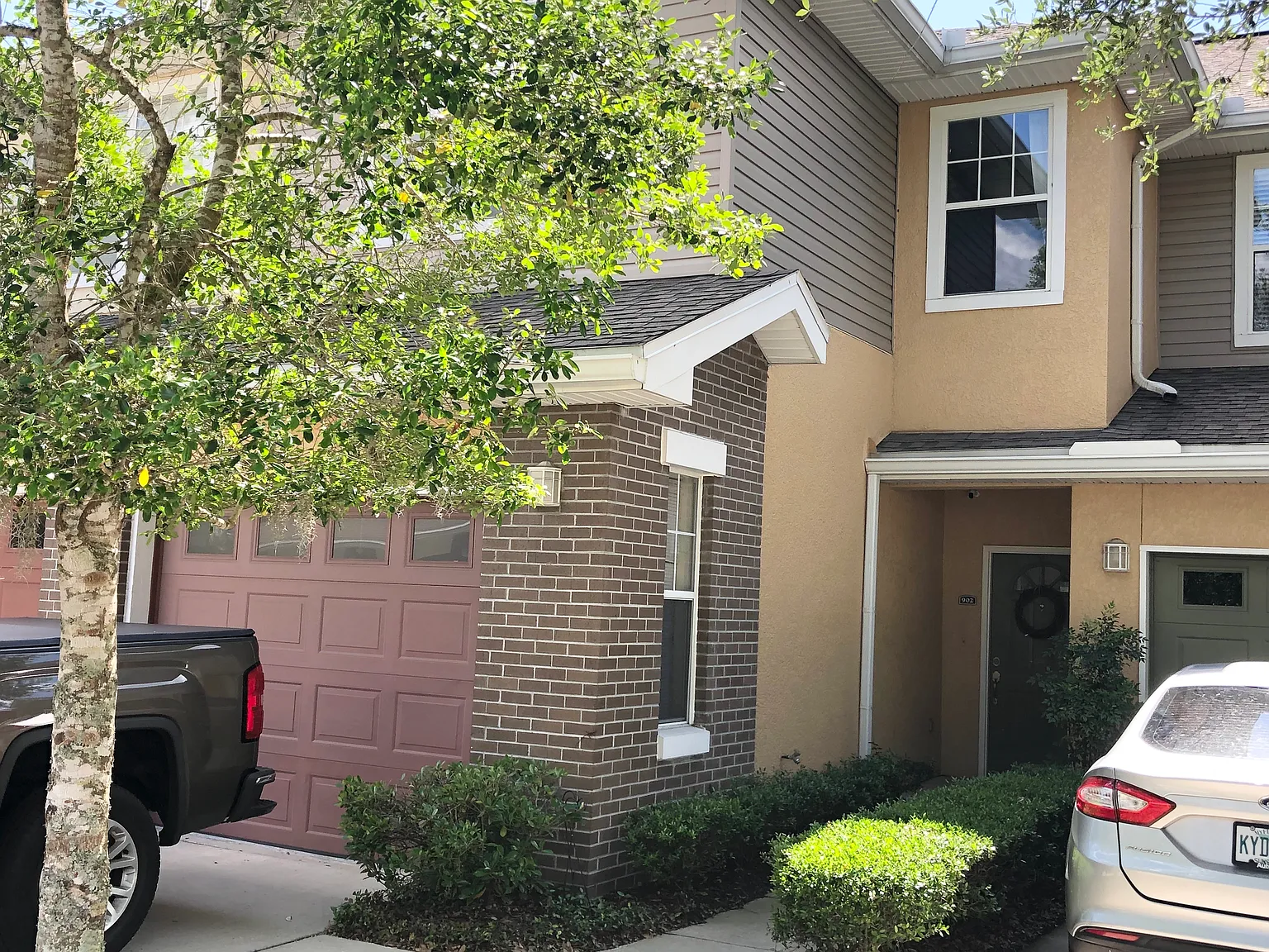 3 bed, 2.5 bath, 1392 sqft, $1,800 — Photo 2
