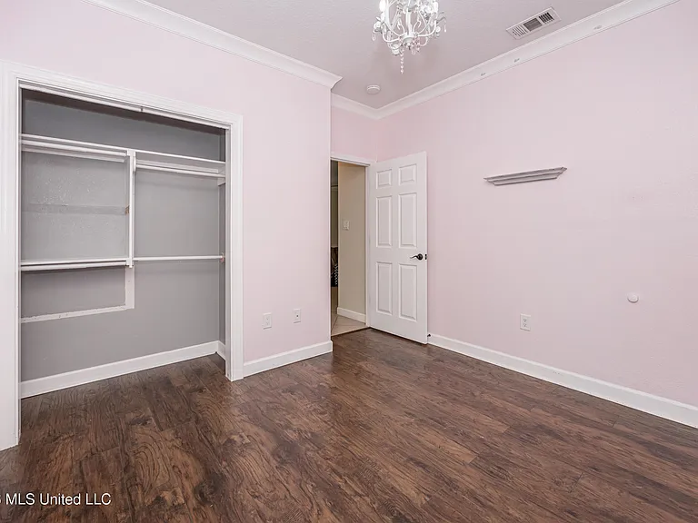 15208 Lisa Dr — Photo 36