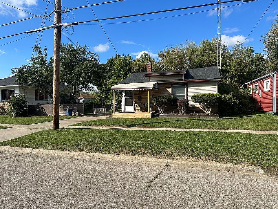2nd image of 944 Markham St