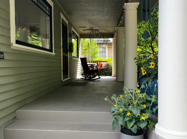 2525 NE Knott St, Portland, OR 97212
