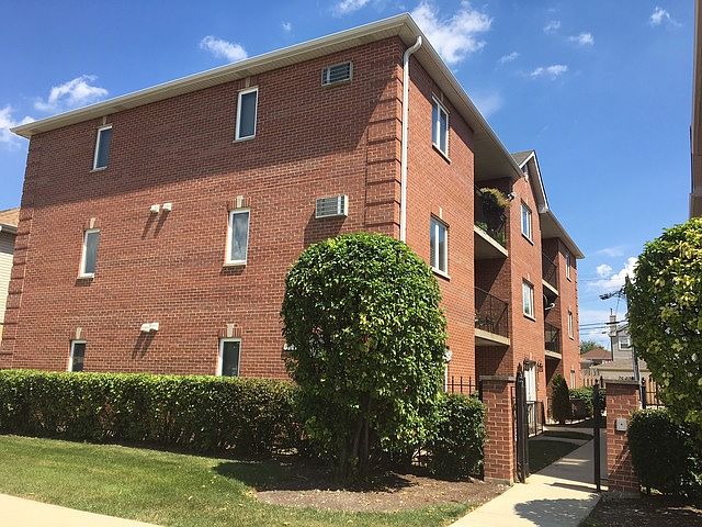 1st image of 3009 N Oriole Ave #304