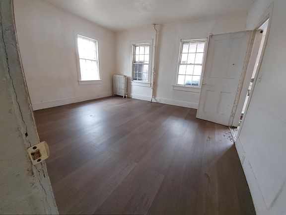 3rd image of 611 High St #1