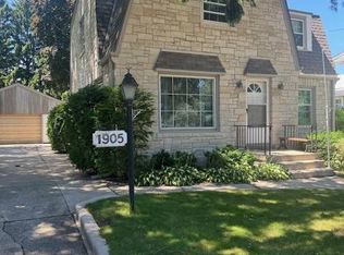 1905 E Leroy Ave, Saint Francis, WI 53235