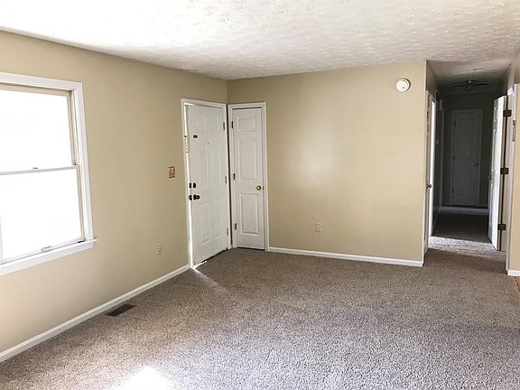 3rd image of 125 Wells Ct