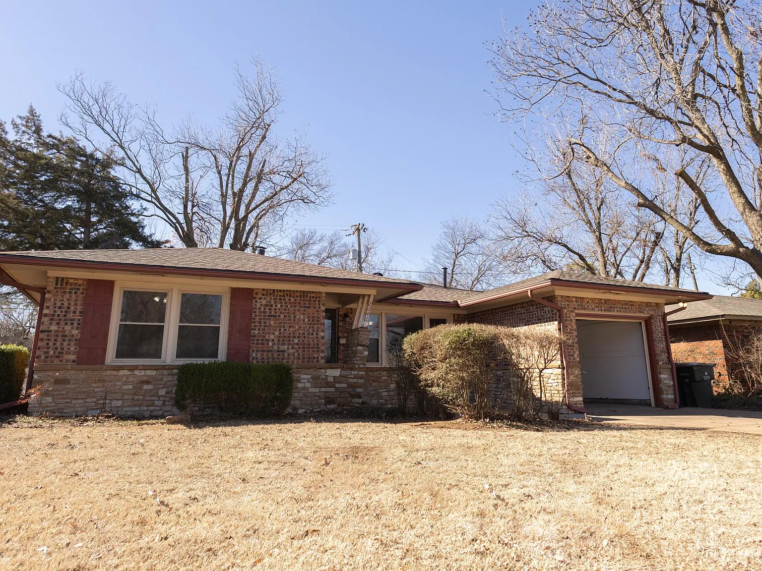 2242 Barclay Rd — Photo 1