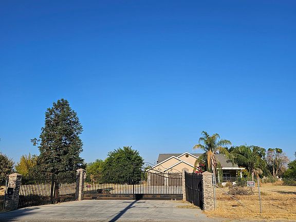 2nd image of 1365 N Valentine Ave