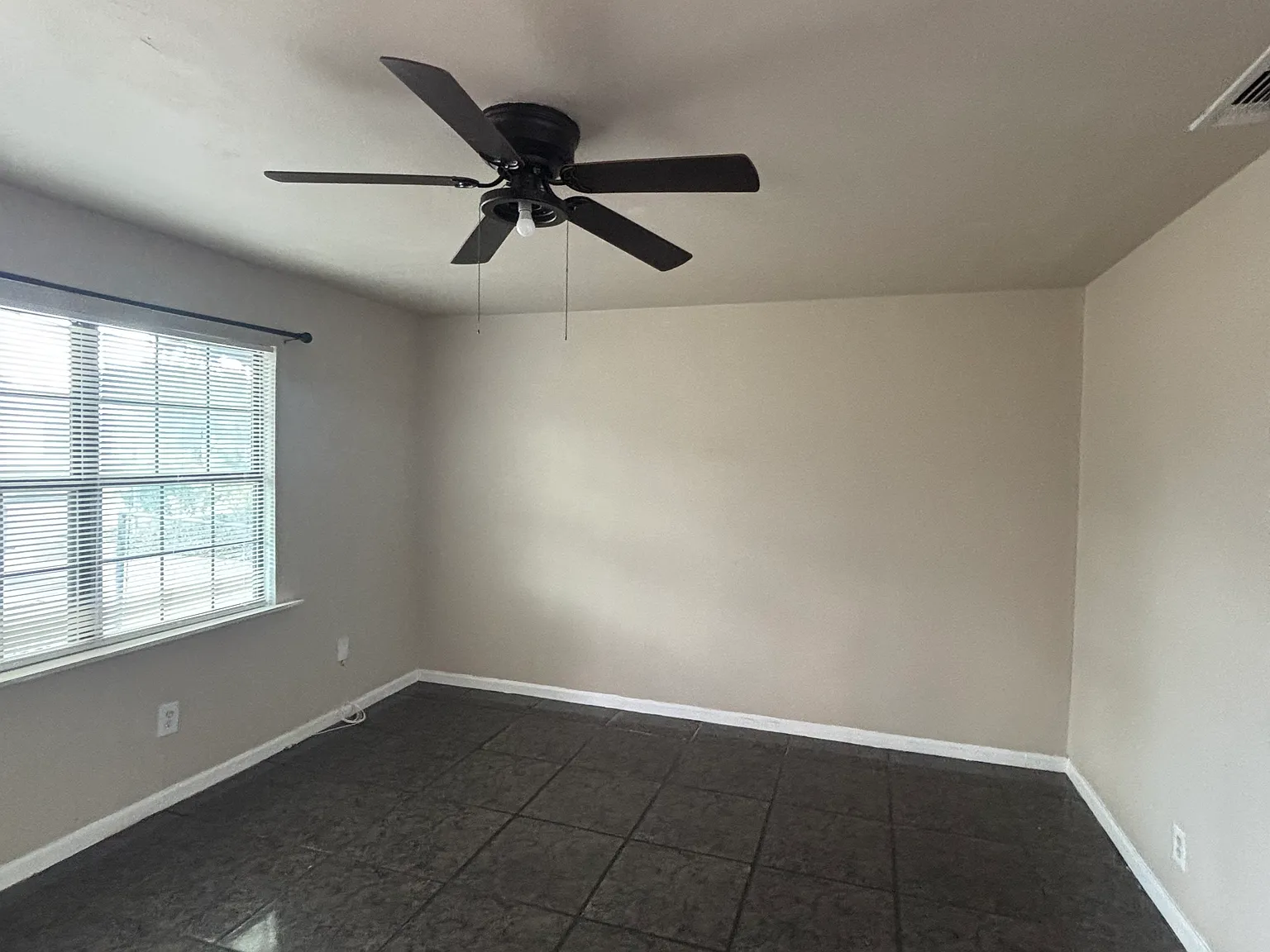 3 bed, 1000 sqft, $1,400 — Photo 3