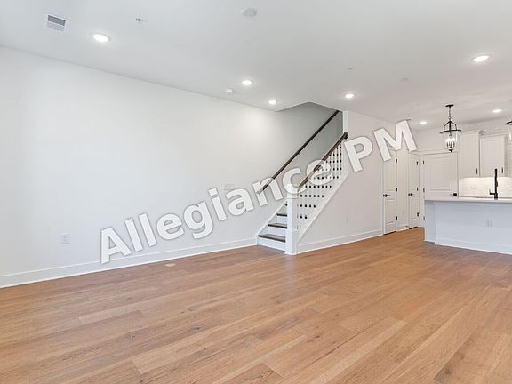 2nd image of 14989 Deco Cir
