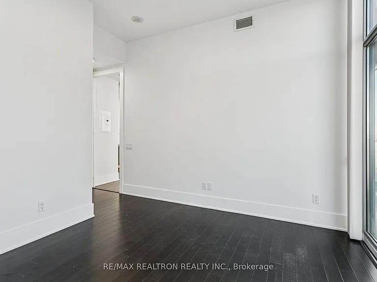 103 The Queensway #2805 — Photo 26