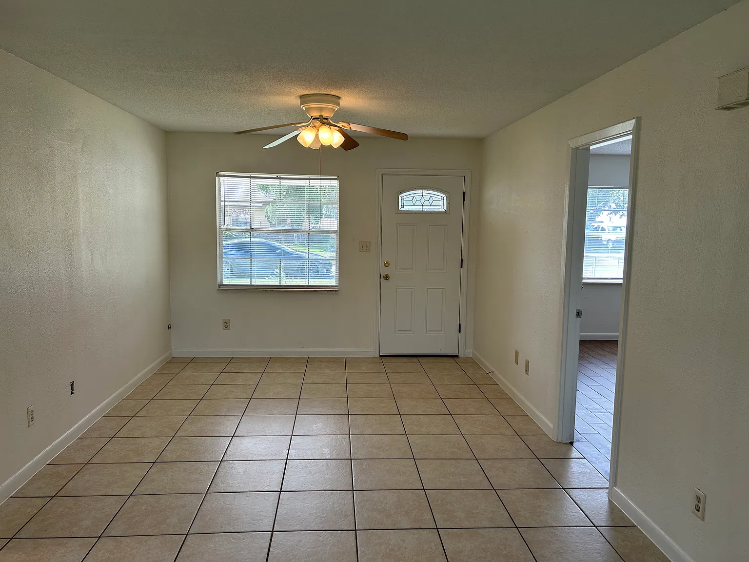 3 bed, 1.5 bath, 917 sqft, $1,950 — Photo 2