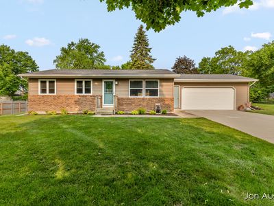 1111 N Hampton Dr NE, Grand Rapids, MI, 49505