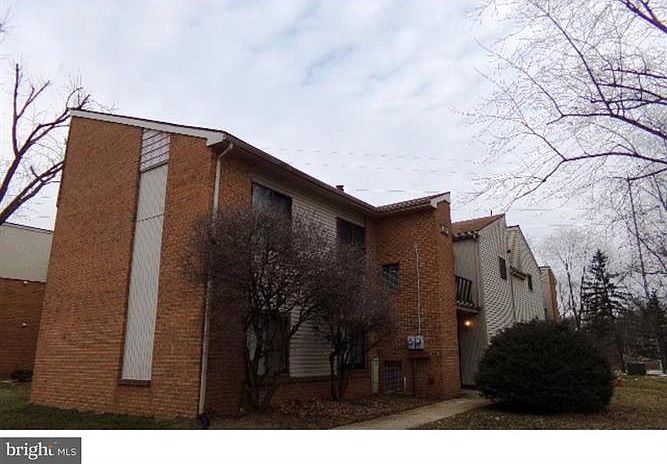 2nd image of 110 Bradford Ct