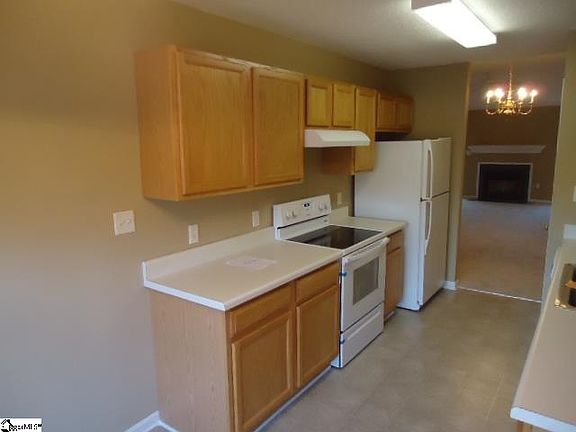 3rd image of 107 Woodglen Dr