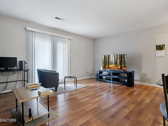 5th image of 1625 Woodrow Dr APT 407