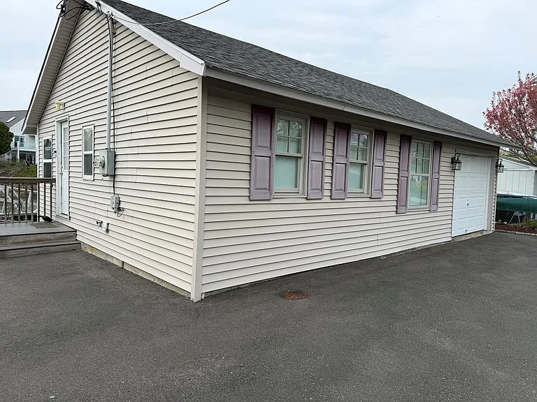 2060 Fairfield Beach Rd — Photo 12