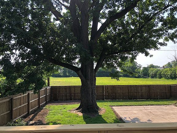 3rd image of 18 Kenwood Dr