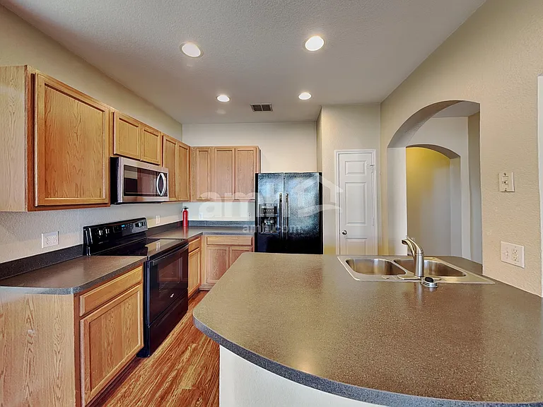 2623 Basswood Dr — Photo 3