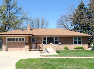 1122 Prospect Ave, Windom, MN 56101