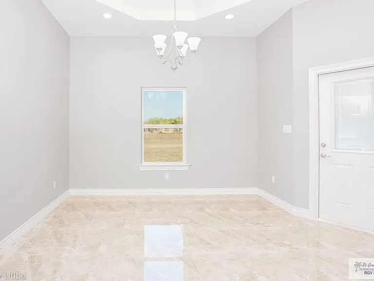 1434 W White Oak Dr — Photo 8