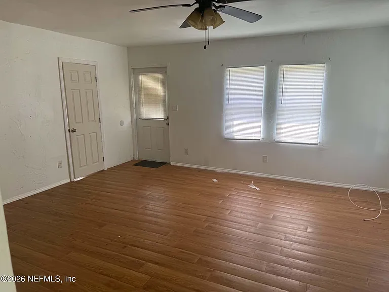 125 Tanner Ter — Photo 2