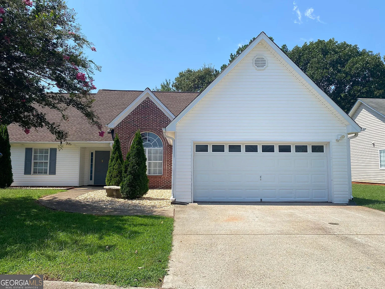 3 bed, 2.0 bath, 1928 sqft, $2,600 — Photo 1