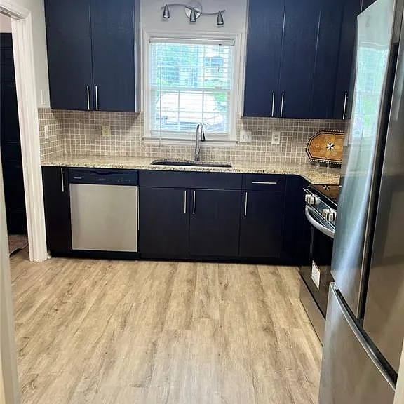 138 Sterling Ct — Photo 8